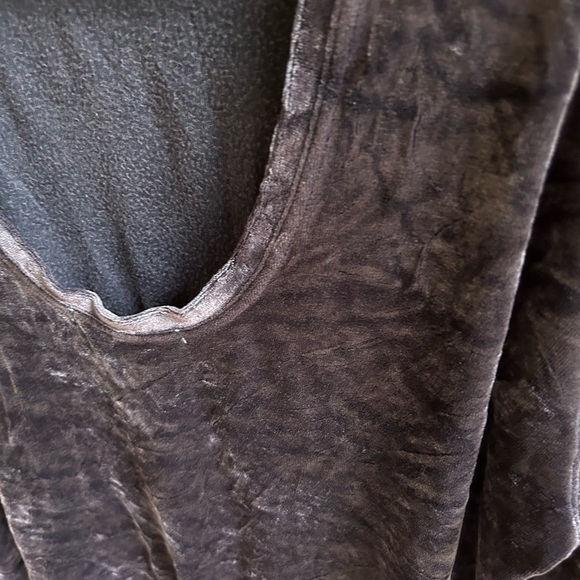 We The Free velvet top, low scoop on back side. Short loose floppy fabric - Picture 4 of 7